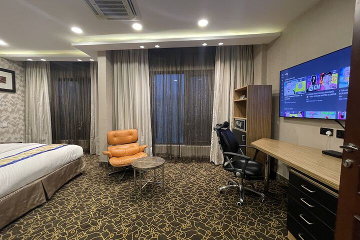Room 32 of 114