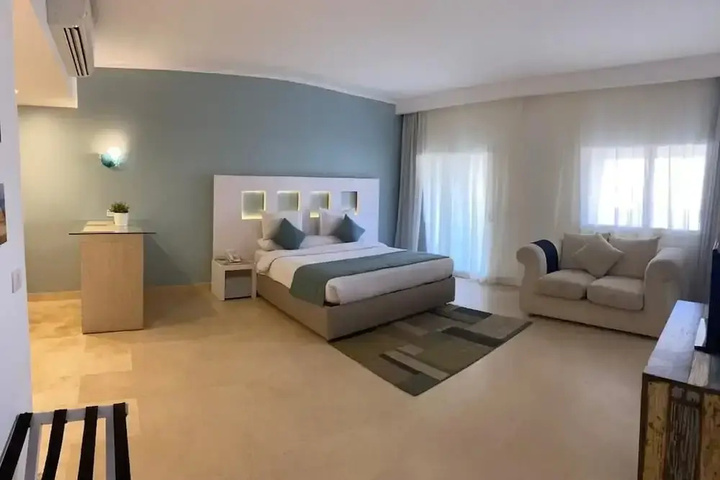 Room 3 of 28
