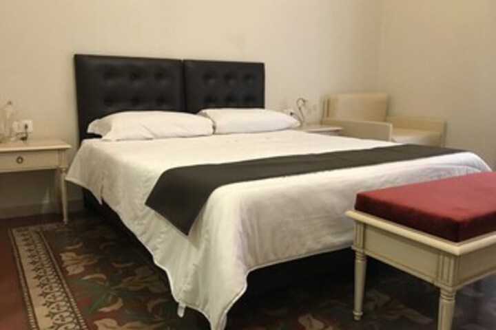 Room 23 of 28