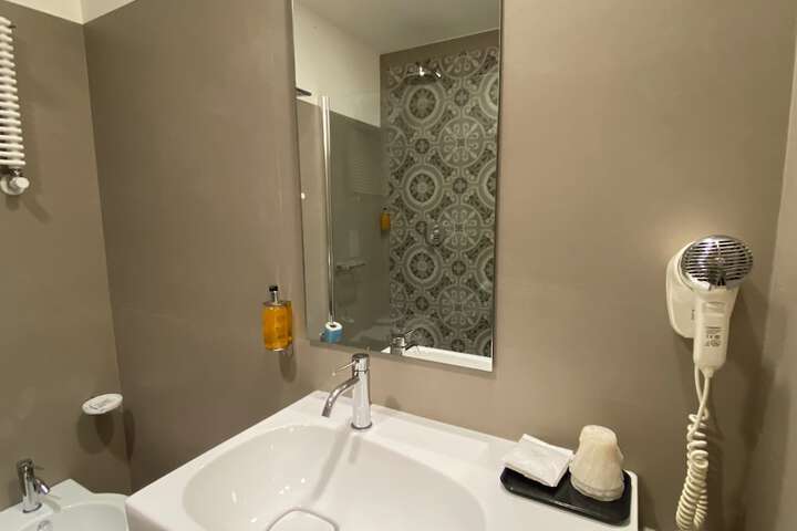 Room 119 of 180