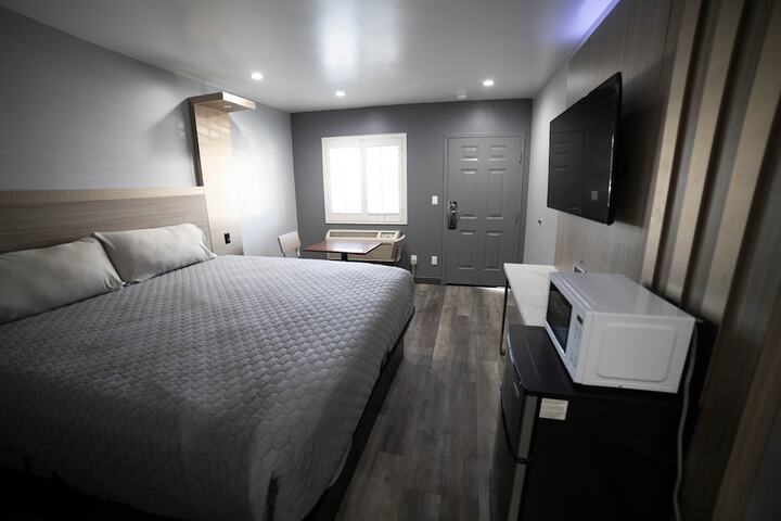 1 King Bed (22 of 23)