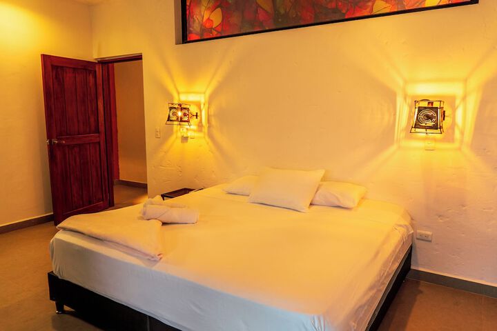 Room 6 of 42
