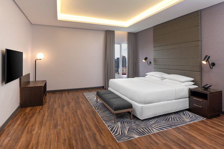 Room 14 of 87