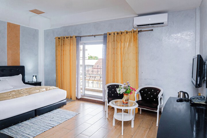 Room 8 of 17