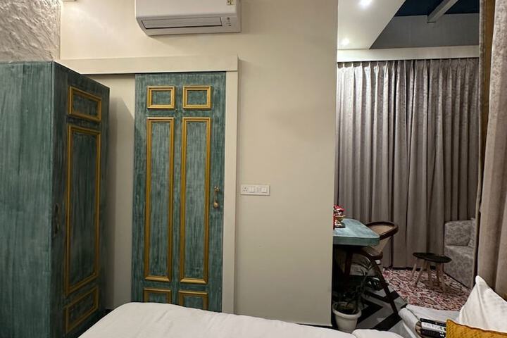 Room 8 of 167
