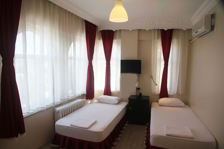 Room 11 of 66