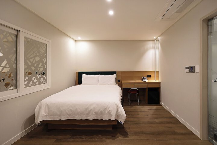 Room 7 of 44