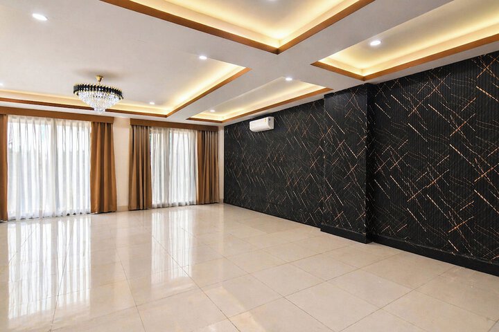 Ballroom/Hall 45 of 49