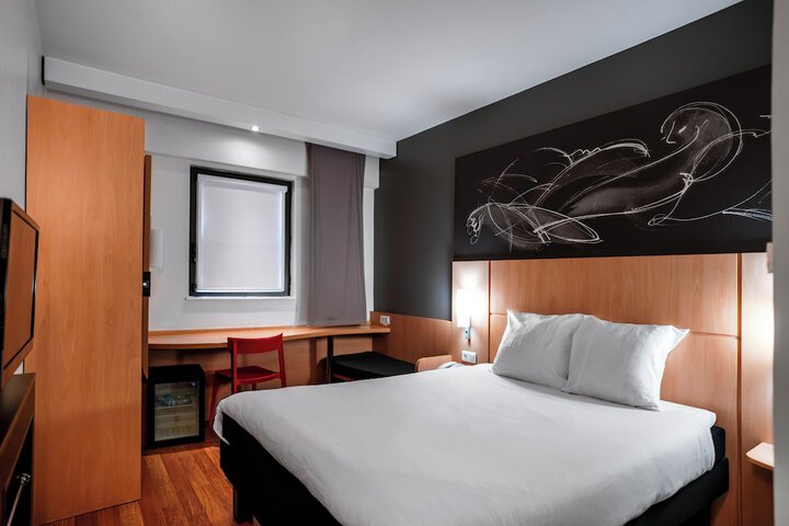 Room 2 of 49