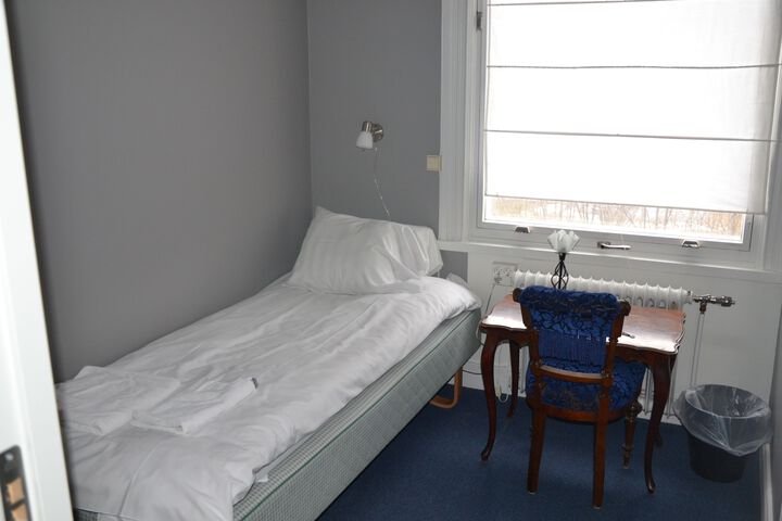 Room 27 of 34