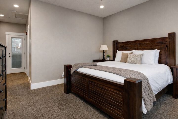 Room 4 of 76