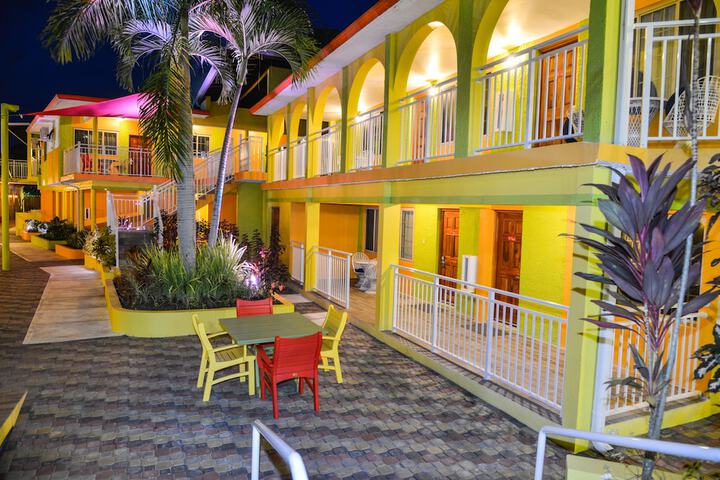 Hotel Exterior 52 of 61