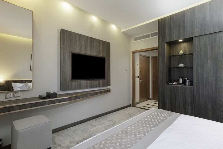 Room 7 of 19