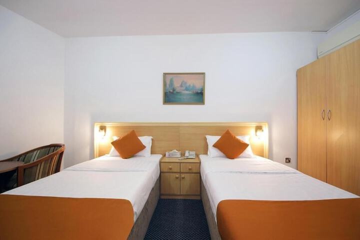 Room 20 of 39