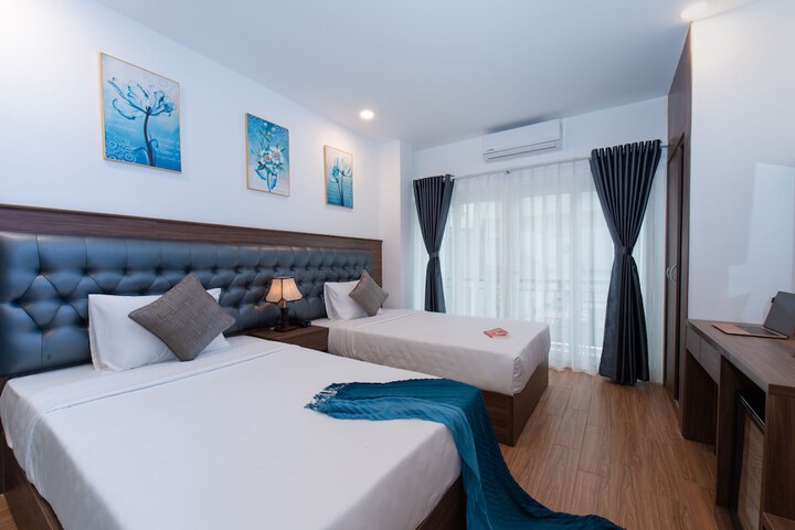 Room 12 of 28