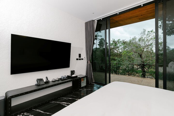 Room 6 of 85