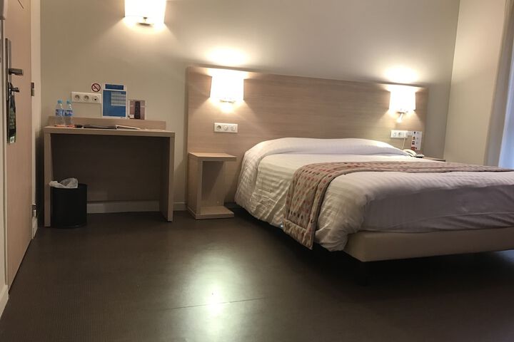 Room 7 of 40