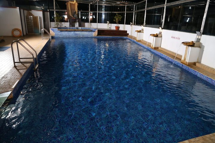 Pools & Facilities