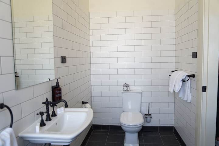 Room 33 of 61