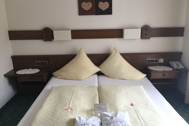 Room 6 of 82