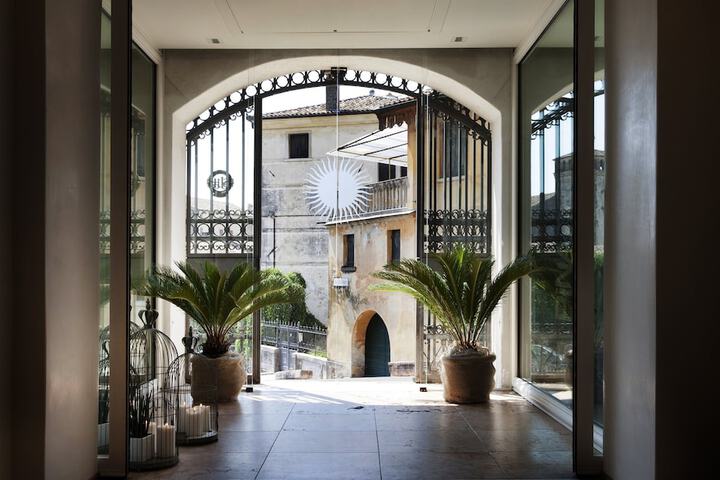 Hotel 2 of 51