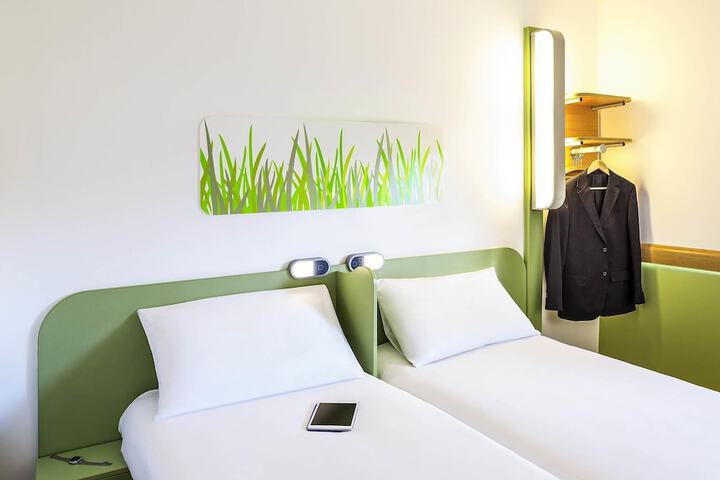 Room 12 of 40