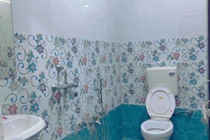 Room 7 of 8