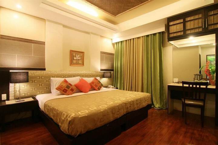 Room 4 of 12