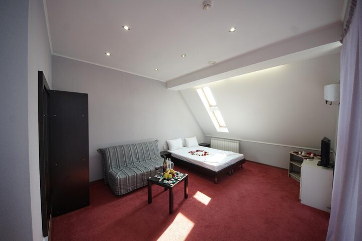 Room 12 of 15