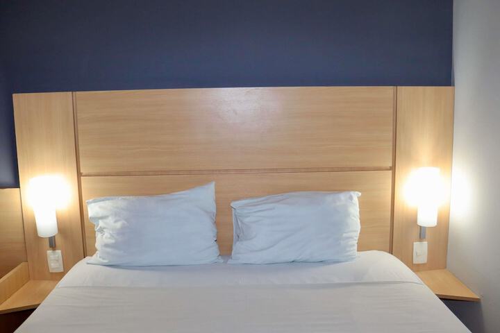 Room 2 of 62