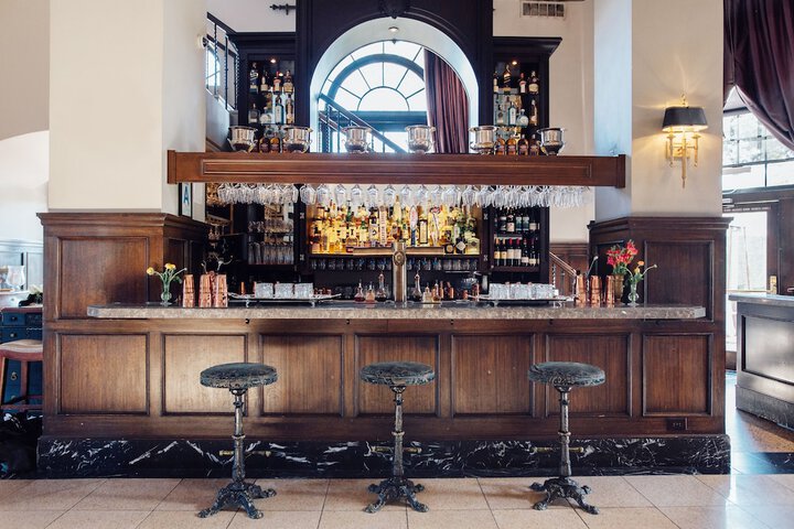 Lobby lounge