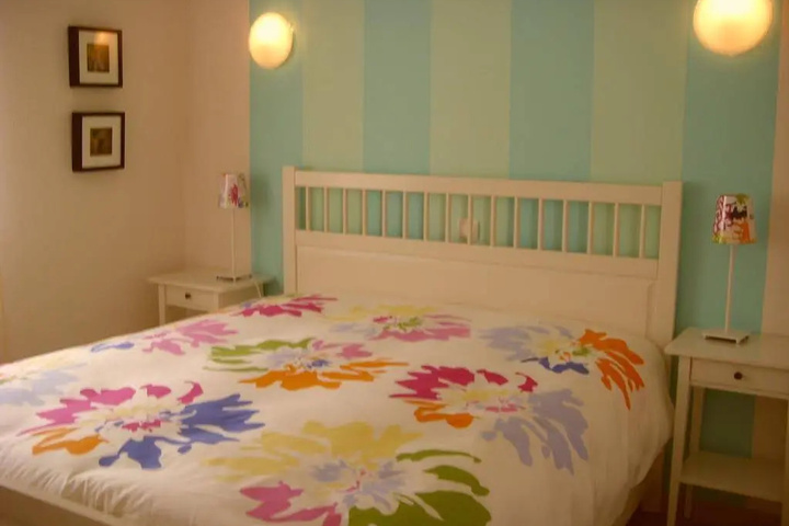 Room 4 of 9