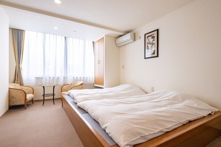 Room 16 of 46