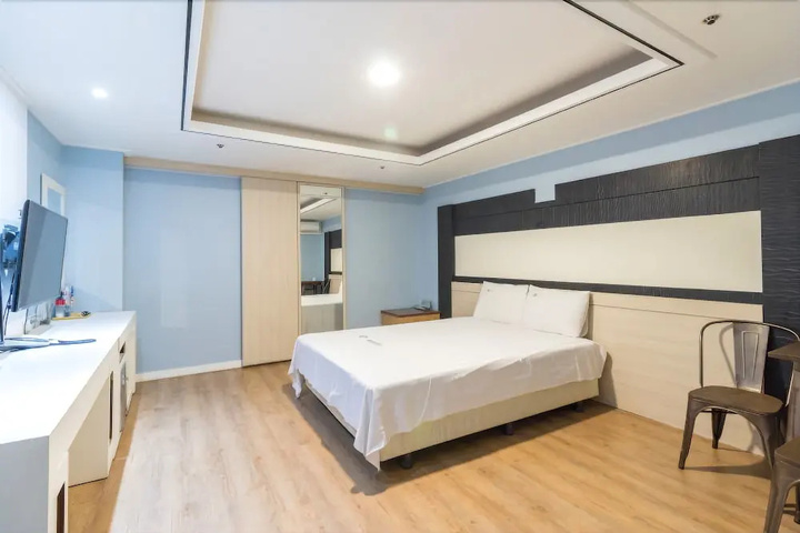 Room 2 of 13