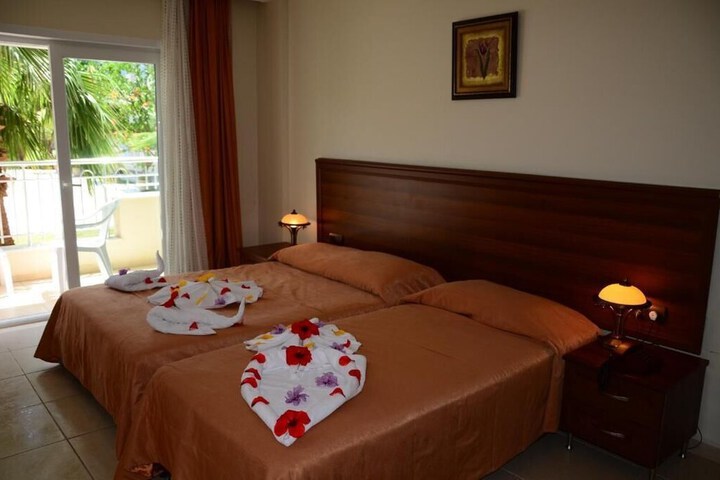 Room 2 of 48
