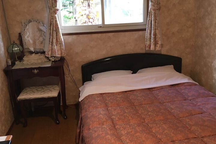 Room 6 of 35