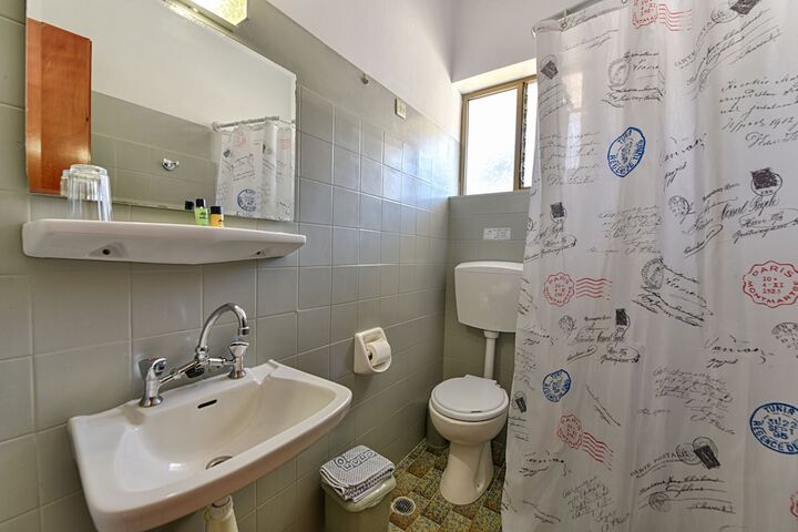Room 10 of 30