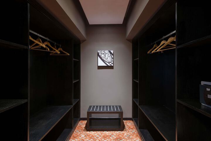 Room 44 of 137