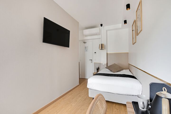 Room 10 of 31