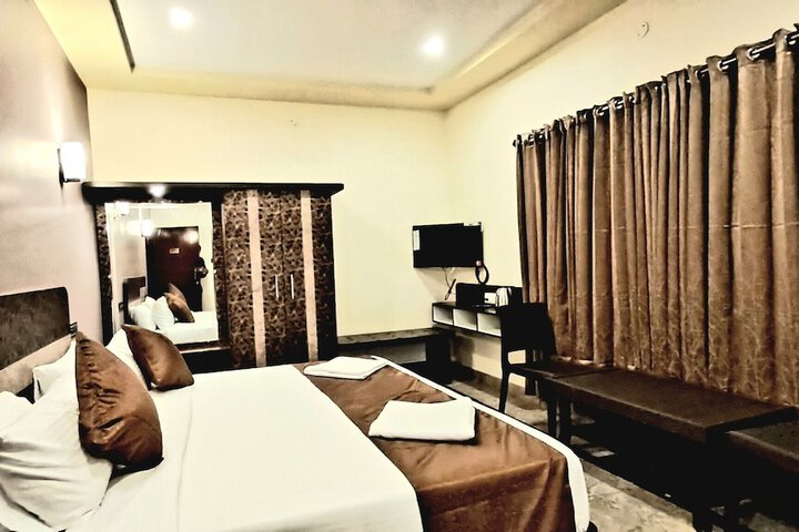 Room 2 of 9