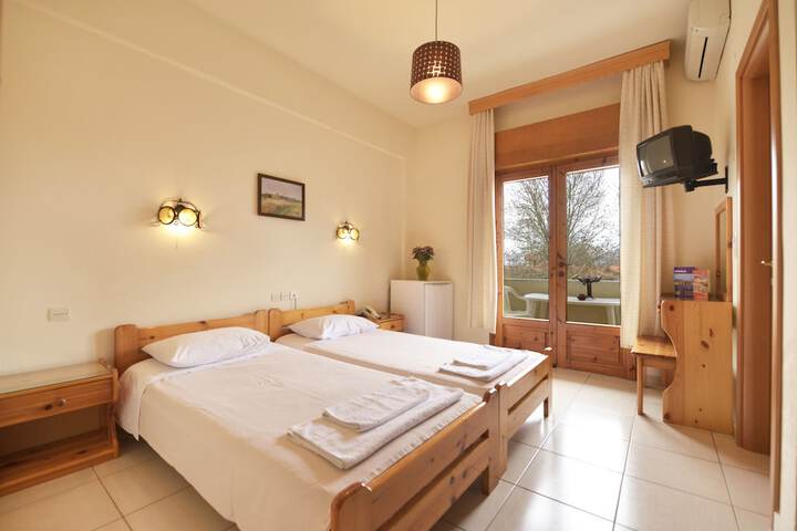 Room 6 of 26