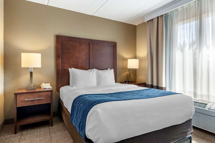 Business 2 Queen Beds Accessible (11 of 24)