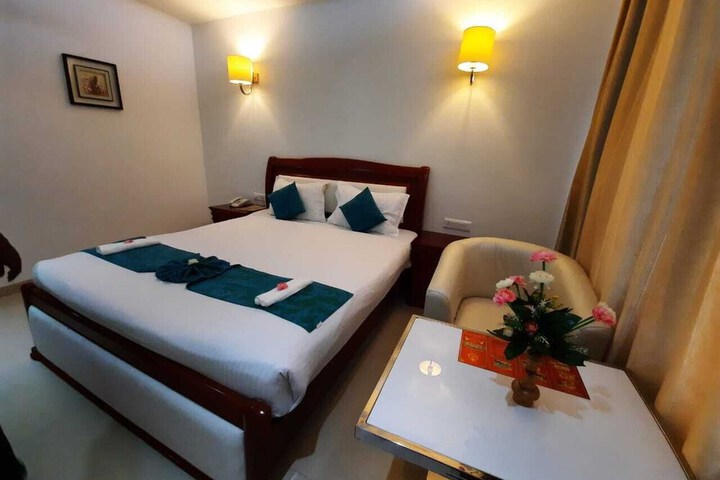 Room 11 of 36