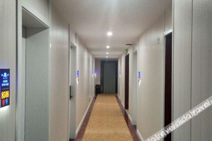 Hotel Interior 4 of 26