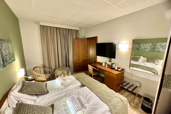 Room 11 of 60
