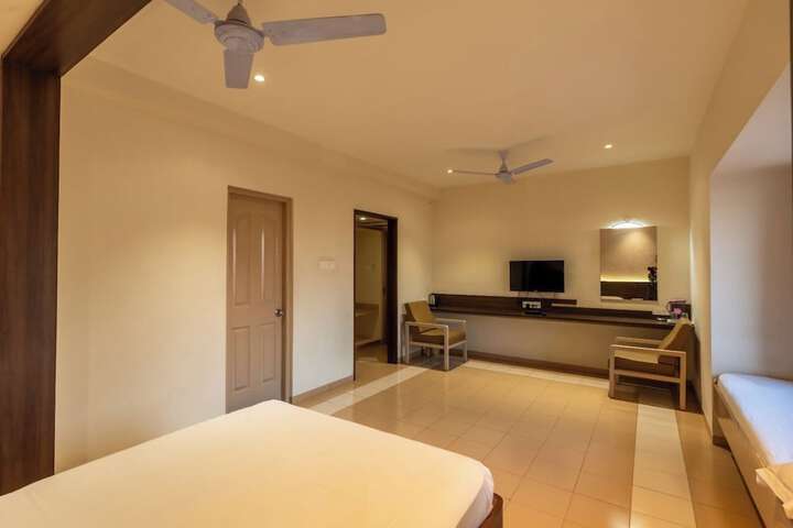 Room 4 of 12