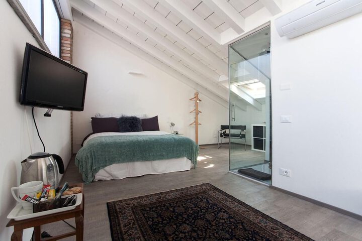 Room 9 of 60
