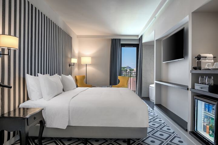 Room 10 of 77