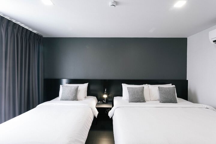 Room 3 of 82