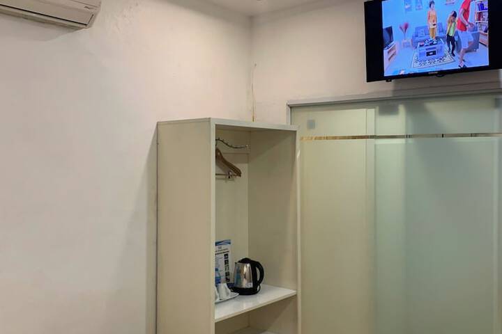 Room 11 of 32